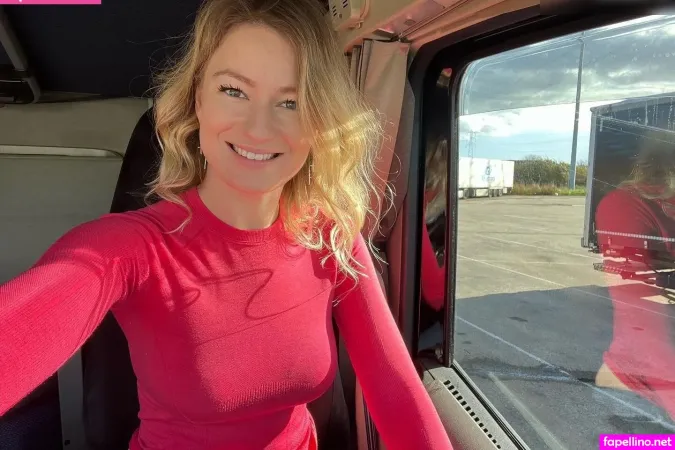 Iwona Blecharczyk OnlyFans Thumbnail #H8jRGfQYcg