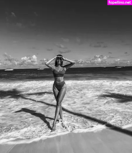 Izabella Krzan OnlyFans Thumbnail #IWO1Fy9lfO