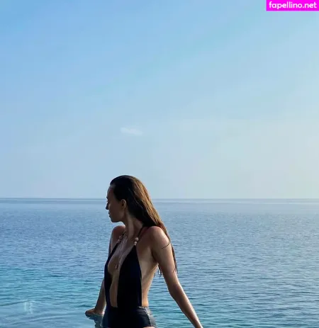 Izabella Krzan OnlyFans Thumbnail #p6U8Txg4pW