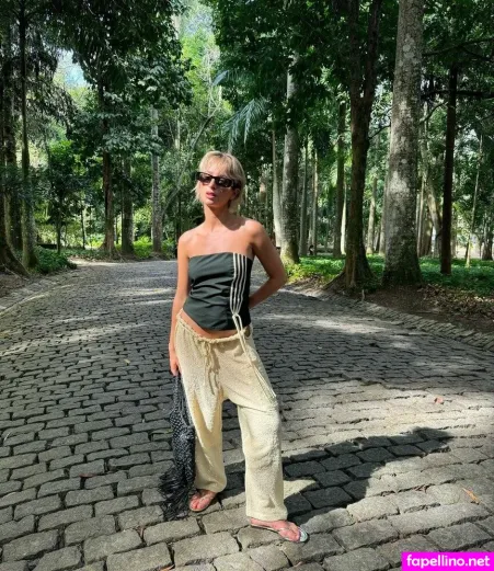 Izzipoopi OnlyFans Thumbnail #LmNIIFtEV0