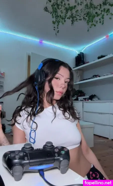 Izzlarissa OnlyFans Thumbnail #YtB7jlA5Rf