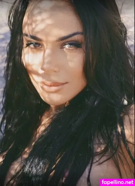 Izzy La Reina Main Profile Photo