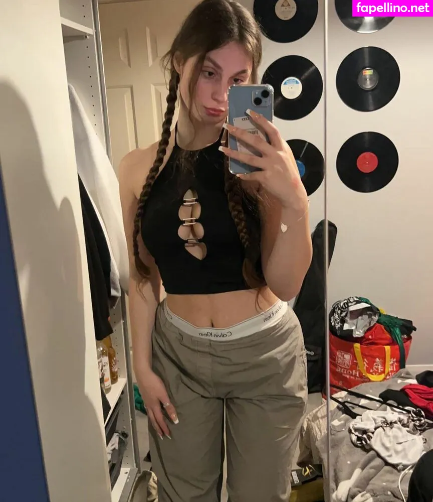 izzy.lewis_, izzyfeetpix Nude Leaked OnlyFans Photo #ydR7baxcU9