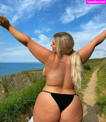 Izzy Nicholls OnlyFans Thumbnail #dQqdtr9m88