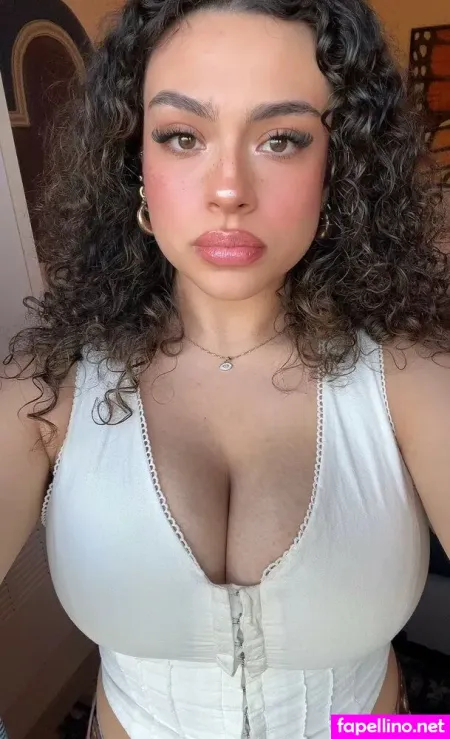 Izzybellalomb Main Profile Photo