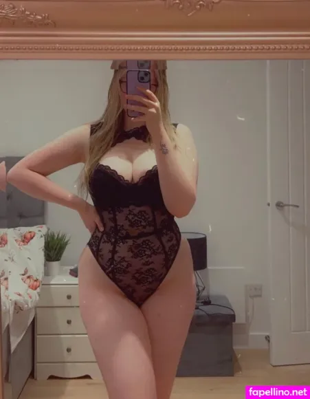 Izzylouiseexo Main Profile Photo