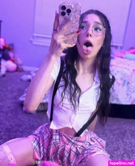 Izzyuwuu OnlyFans Thumbnail #R3DNCzuEdF