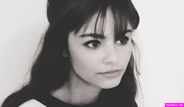 Jacquielee 1 OnlyFans Thumbnail #t2oOSL3cwg