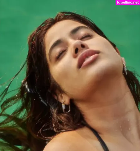 Janhvi Kapoor OnlyFans Thumbnail #O0d2ybKgJ6