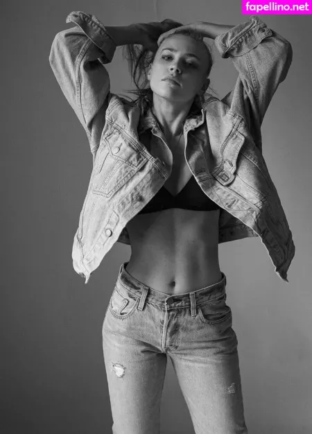 Jeanne Goursaud OnlyFans Thumbnail #3O11Q9mFIo