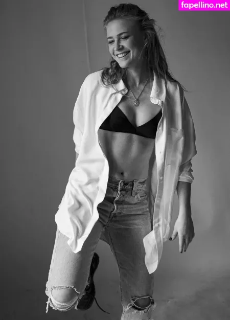 Jeanne Goursaud OnlyFans Thumbnail #BbSUpepoem