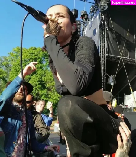 Jehnny Beth OnlyFans Thumbnail #2QeAToSg0S