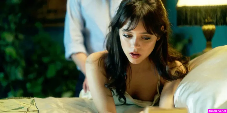 Jen Ortega OnlyFans Thumbnail #OmA50TbXyJ