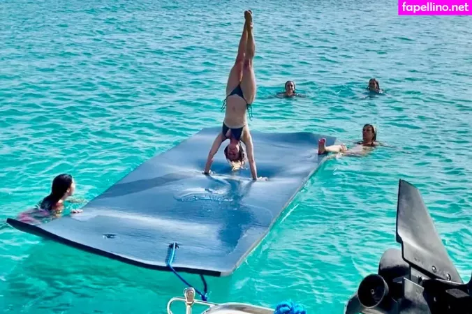 Jennifer Holland OnlyFans Thumbnail #bWIjYEykfU