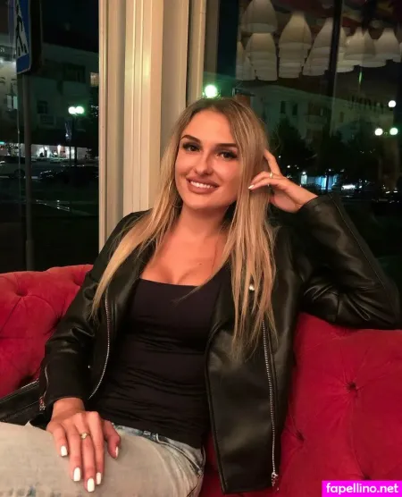 Jennifer Official 1 OnlyFans Thumbnail #K2dPy6HATY