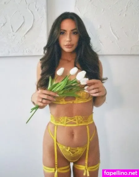 Jennifer Saro OnlyFans Thumbnail #INo9jmNI1a