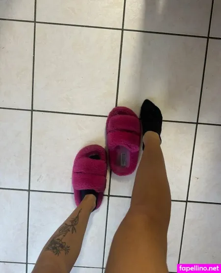 Jennyfeet06 OnlyFans Thumbnail #R0sDQh4MmI