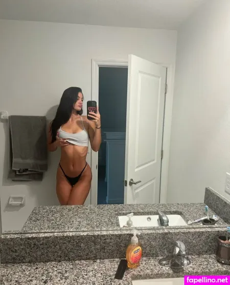 Jennyfromtheblock5 OnlyFans Thumbnail #7Wyv40iOBV