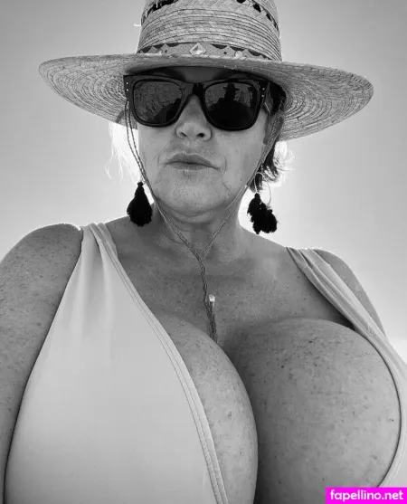 Jeri Juggies OnlyFans Thumbnail #oiXbP3NV2C