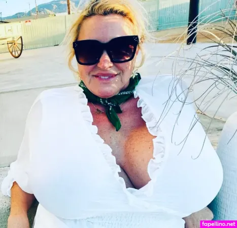 Jeri Juggies OnlyFans Thumbnail #u0w0ssTpuf