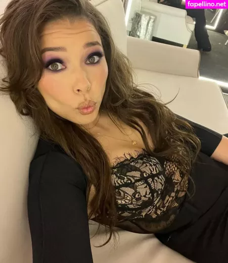 Jessica Parker Kennedy OnlyFans Thumbnail #KXc7kJqxFe