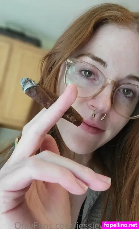 Jessiewolfefree OnlyFans Thumbnail #T7lemAGYVO