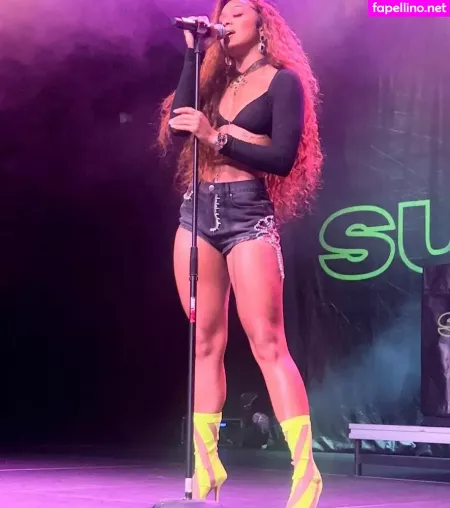 Jilly Anais OnlyFans Thumbnail #bC1X4VKUFf