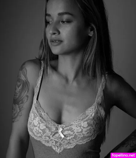 Joana 1994 OnlyFans Thumbnail #1vdEYbjqwq