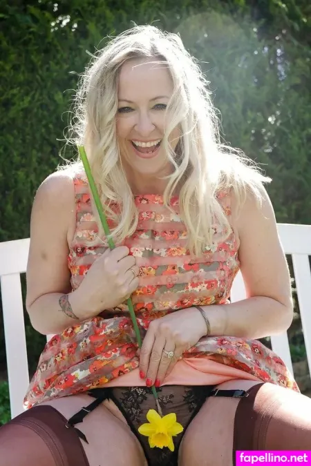 Joanne Bache OnlyFans Thumbnail #Q2BMTaDtBI