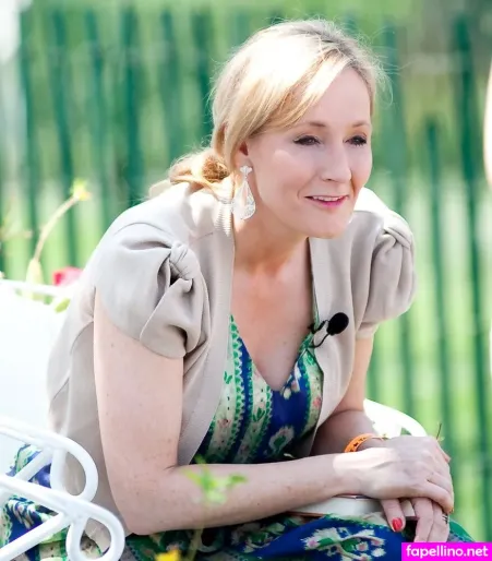 Joanne K Rowling OnlyFans Thumbnail #EeXLS8ZNZq