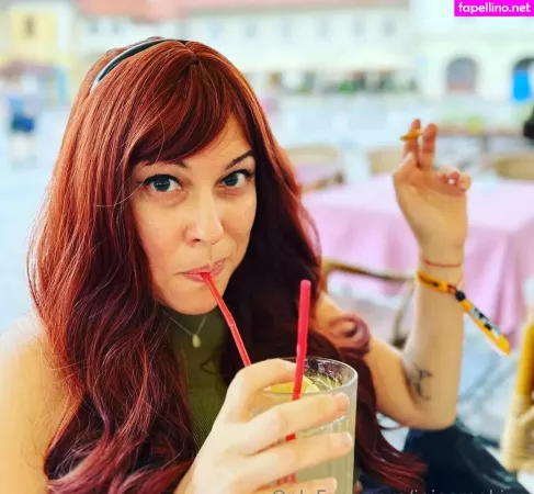 Jojosmoking OnlyFans Thumbnail #1Phpe3iPJO