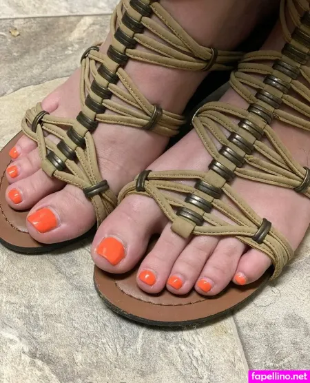 Jojosprettitoesx OnlyFans Thumbnail #CAEkUCs7L4
