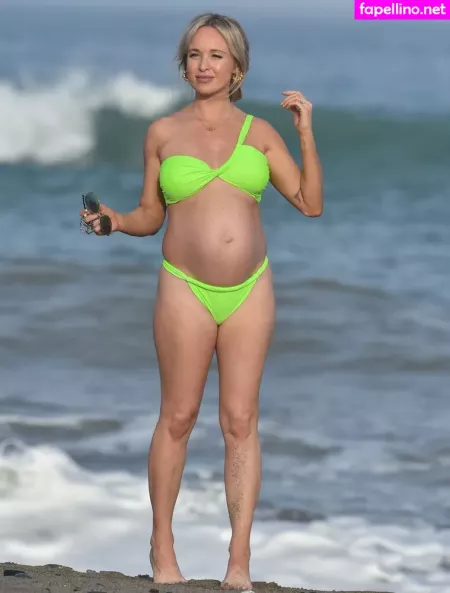 Jorgie Porter OnlyFans Thumbnail #DAwgACRVXw