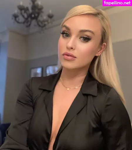 Jorgie Porter OnlyFans Thumbnail #T1utBtwEV1