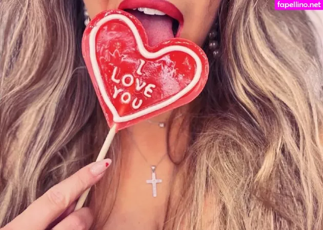 Joyce Straten OnlyFans Thumbnail #bgWP9t8lKG