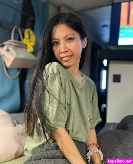 Juicypinaypple OnlyFans Thumbnail #8gcNQFgqyS