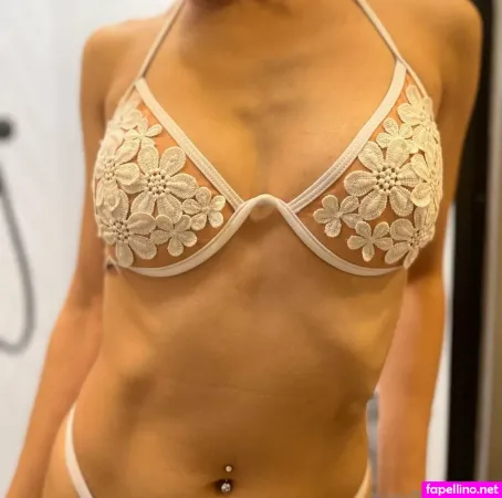 Juicypinaypple OnlyFans Thumbnail #uBiIYwgj4C