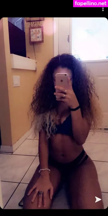 Julerriamor OnlyFans Thumbnail #B8W9XzPqhx