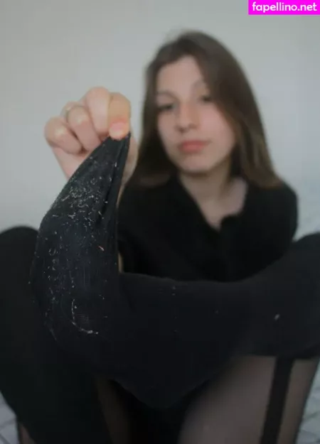 Jules Feet OnlyFans Thumbnail #7S1cSddiJB