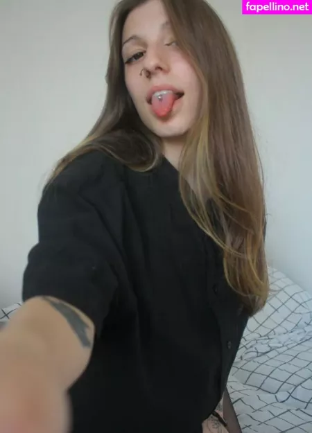 Jules Feet OnlyFans Thumbnail #E04JJ2u2WX