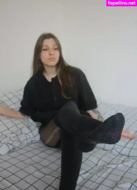 Jules Feet OnlyFans Thumbnail #KHMdLI9oEk