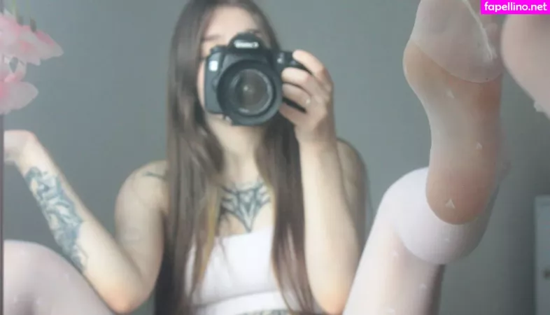 Jules Feet OnlyFans Thumbnail #YFFPKI1AzM