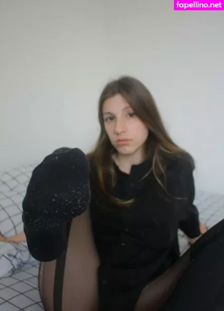 Jules Feet OnlyFans Thumbnail #oLpzepnQ4D