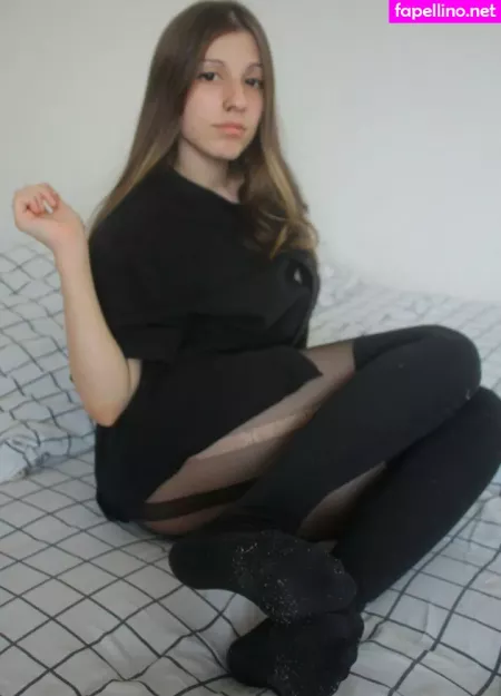 Jules Feet OnlyFans Thumbnail #wEieQfzmsa