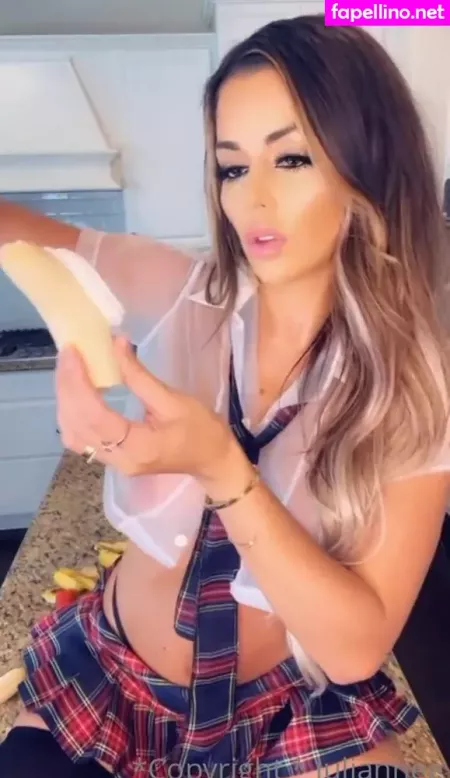 Juli Annee 1 OnlyFans Thumbnail #IWuWK5Vppn