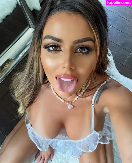 Juli Annee 1 OnlyFans Thumbnail #q6dBWeKEX5