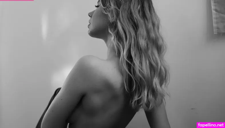 Julia Artemova OnlyFans Thumbnail #WfzbUeU1ix