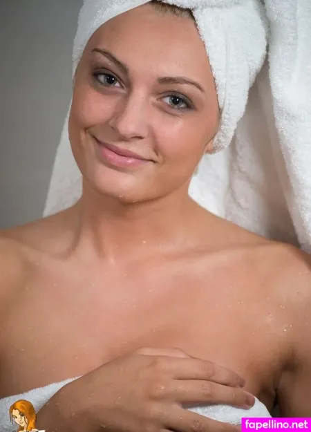 Julia Benesch 1 OnlyFans Thumbnail #nGWC1QhSyR