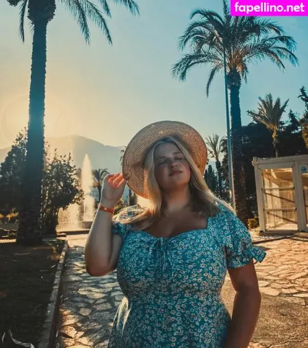 Julia Chegodar OnlyFans Thumbnail #0UAv7XUvLx