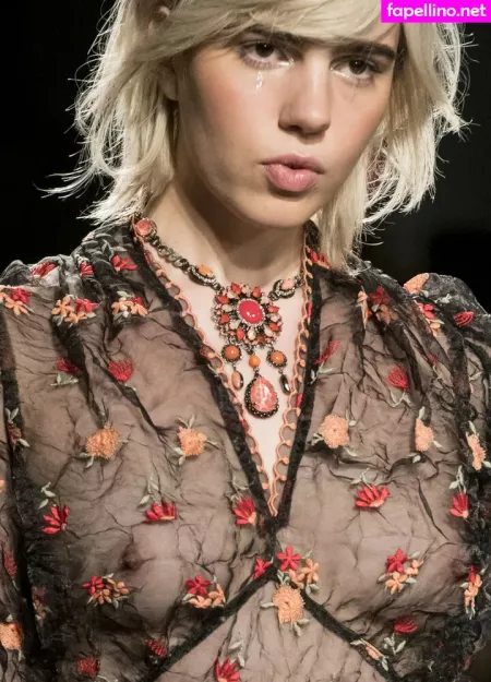 Julia Cumming OnlyFans Thumbnail #0njyY52tqI